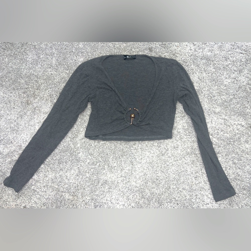 Long sleeve grey top with gold ring